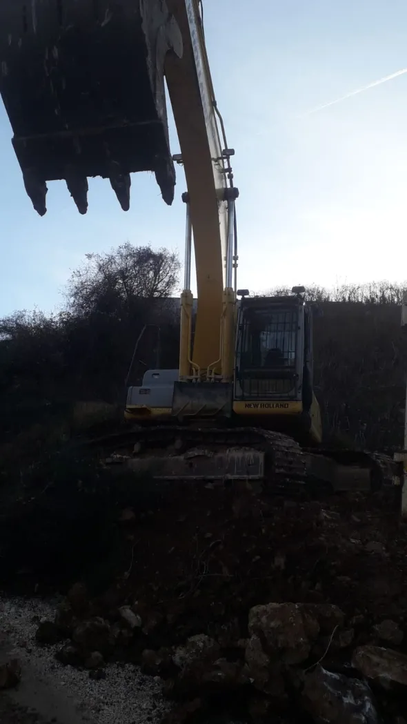 ESCAVATORE NEW HOLLAND E385 B