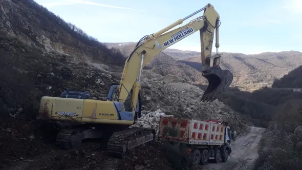 ESCAVATORE NEW HOLLAND E385 B