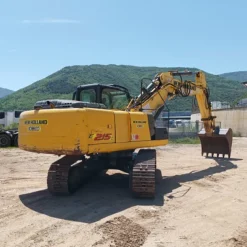 Escavatore New Holland E215C