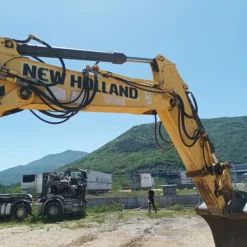 Escavatore New Holland E215C