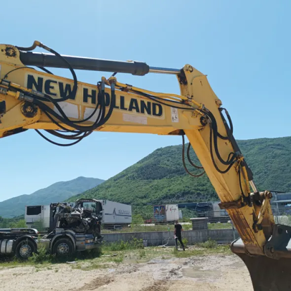 Escavatore New Holland E215C