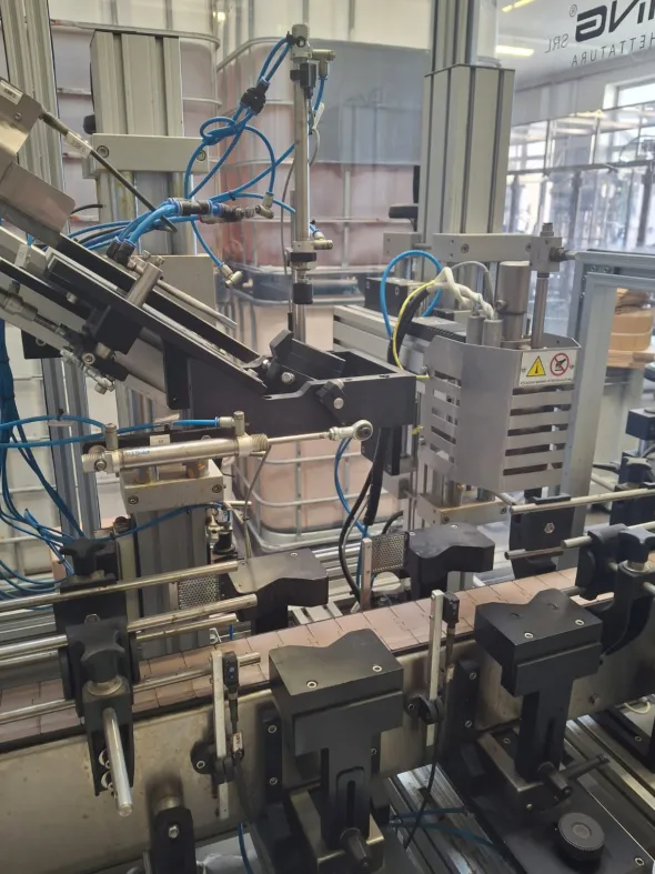 ET227 Etichettatrice con capsulatore usata – 2000 bph