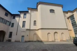#13921 Ex teatro da ristrutturare in complesso storico