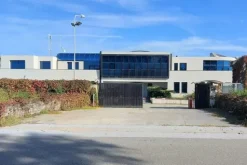 #20780 Fabbricato direzionale con cortile privato