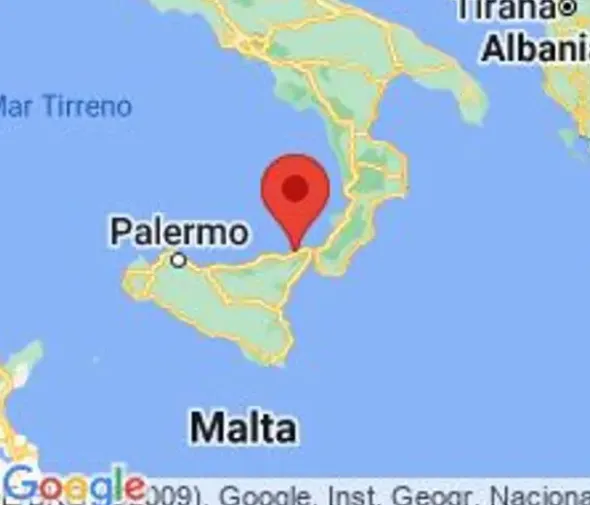 #20780 Fabbricato direzionale con cortile privato