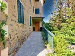 #21602 Fabbricato direzionale con residenza e servizi