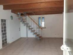 #6845 Fabbricato direzionale con terreni agricoli