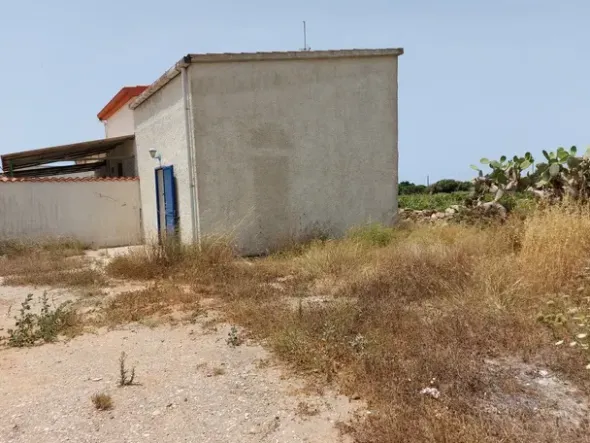 #6845 Fabbricato direzionale con terreni agricoli