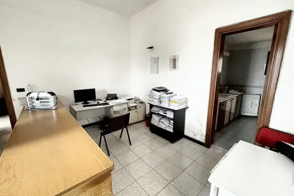 #23848 Fabbricato uso ufficio con terreno di 17.232 mq