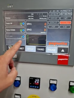 Forno elettrico a carro per trattamenti termici
