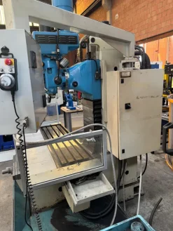 Fresatrice CNC usata