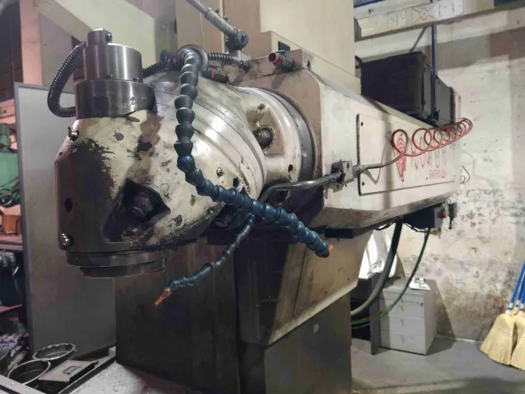 Fresatrice Huron corse asse X 2.500 - Y 1.000 - Z 1.000