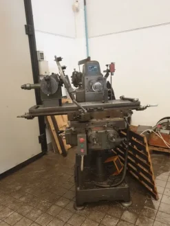 FRESATRICE UNIVERSALE AREX COMPLETA DI TESTA E DIVISORE