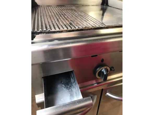 Fry top a gas SIGA con vano contenitore e vaschetta per scarico
