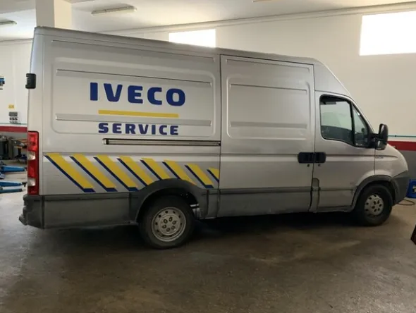4#6947 Furgone Iveco Daily
