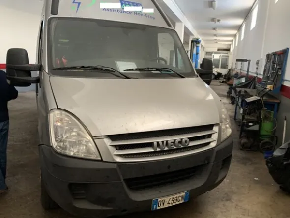 4#6947 Furgone Iveco Daily