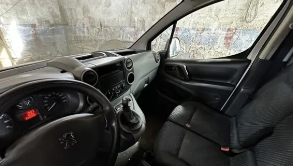 1#8294 Furgone Peugeot Partner