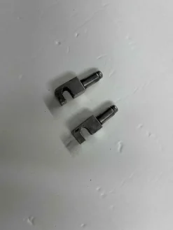 Ganci fissaggio macchina da cucire sul banco