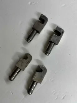 Ganci fissaggio macchina da cucire sul banco