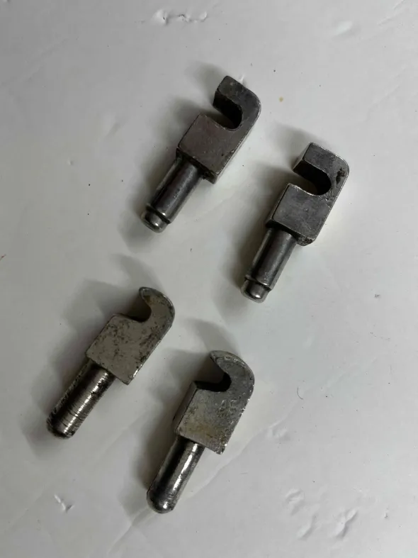 Ganci fissaggio macchina da cucire sul banco