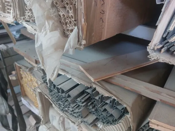 1#7942 Giacenza di magazzino materiali per infissi