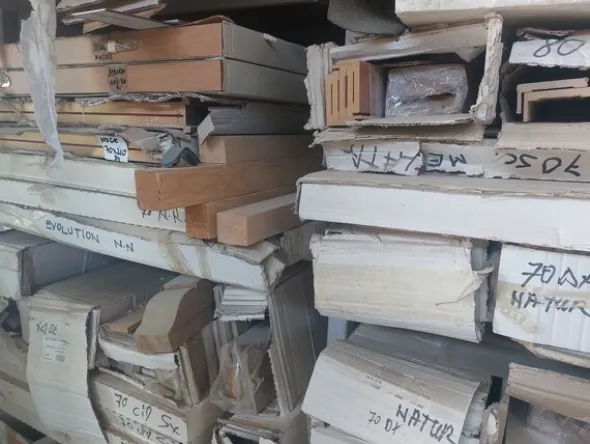 1#7942 Giacenza di magazzino materiali per infissi