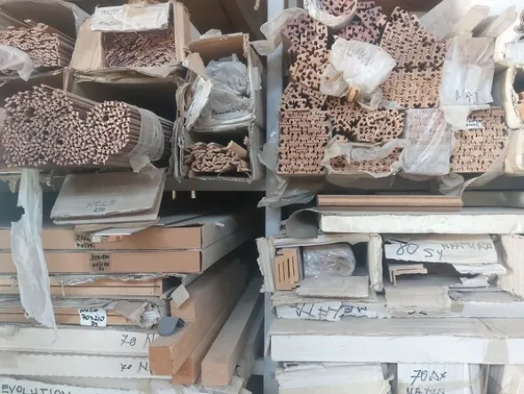 1#7942 Giacenza di magazzino materiali per infissi