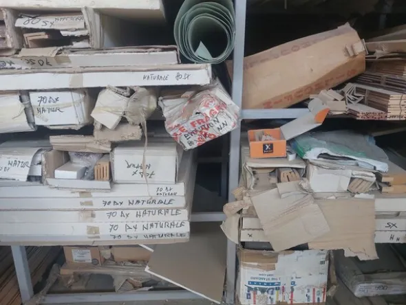 1#7942 Giacenza di magazzino materiali per infissi