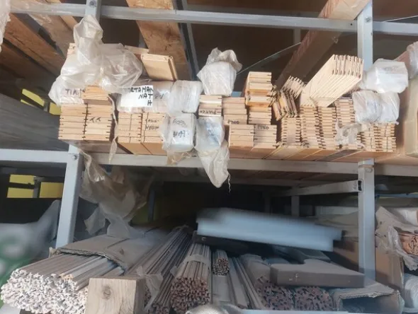 1#7942 Giacenza di magazzino materiali per infissi