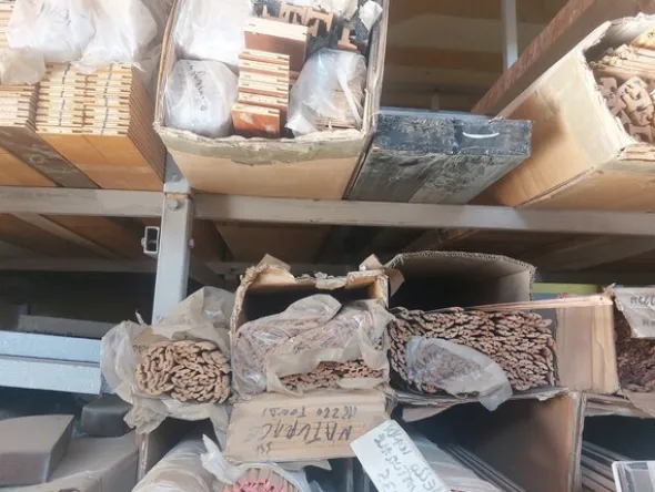 1#7942 Giacenza di magazzino materiali per infissi
