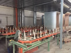 Giostra per verniciatura torniti