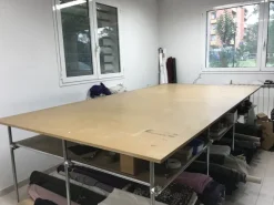 GRANDE TAVOLO DA LAVORO IN TRUCIOLATO