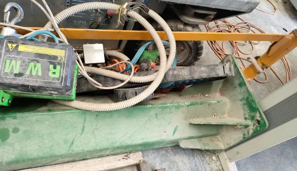 GRU A BANDIERA A COLONNA, A ROTAZIONE MANUALE, ELEPHANT