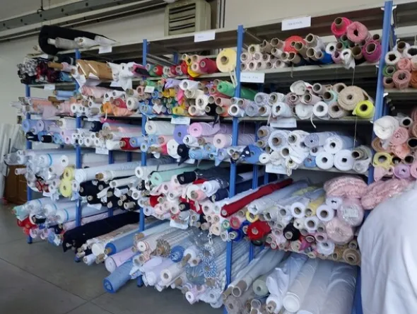 1#7914 Gruppo di Taglio scaffalature attrezzature per confezione e arredi