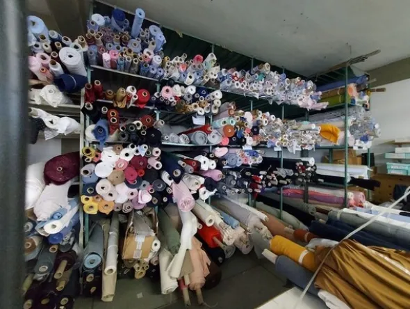 1#7914 Gruppo di Taglio scaffalature attrezzature per confezione e arredi