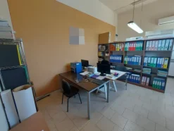 1#7914 Gruppo di Taglio scaffalature attrezzature per confezione e arredi