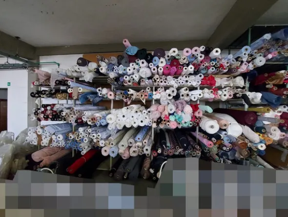 1#7914 Gruppo di Taglio scaffalature attrezzature per confezione e arredi