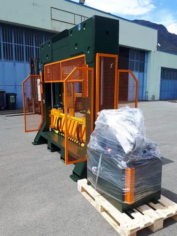 GUILLOTINE REEL SLITTER 2.000x850 mm. 9 kw NOW IN STOCK