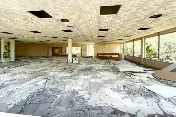 #24196 Hotel con pertinenze da ristrutturare e bonificare
