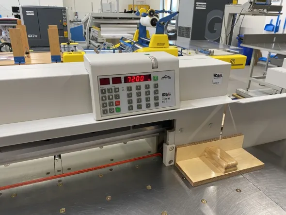 Ideal 7228-95 EC3 paper guillotine