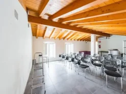 #14709 Immobile direzionale con giardino e piscina