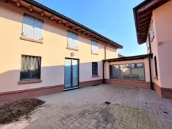 #14709 Immobile direzionale con giardino e piscina