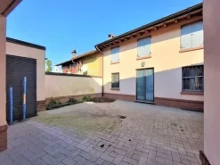 #14709 Immobile direzionale con giardino e piscina