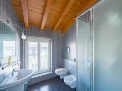 #14709 Immobile direzionale con giardino e piscina