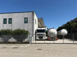 #2537098 Immobile polifunzionale fronte autostrada – Ottimo stato e alta redditività In vendita – Compendio immobiliare ad alta visibilità in posizione strategica