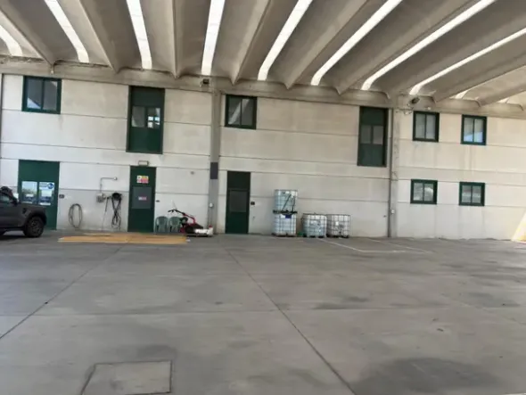 #2537098 Immobile polifunzionale fronte autostrada – Ottimo stato e alta redditività In vendita – Compendio immobiliare ad alta visibilità in posizione strategica