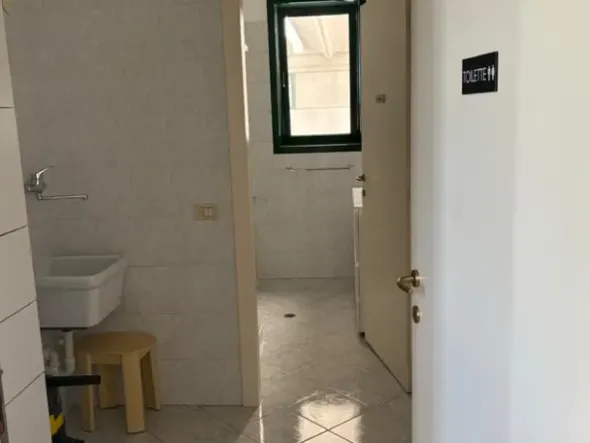 #2537098 Immobile polifunzionale fronte autostrada – Ottimo stato e alta redditività In vendita – Compendio immobiliare ad alta visibilità in posizione strategica