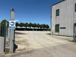 #2537098 Immobile polifunzionale fronte autostrada – Ottimo stato e alta redditività In vendita – Compendio immobiliare ad alta visibilità in posizione strategica