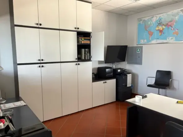 #2537098 Immobile polifunzionale fronte autostrada – Ottimo stato e alta redditività In vendita – Compendio immobiliare ad alta visibilità in posizione strategica