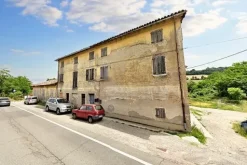 #24574 Immobili con destinazioni varie